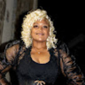 Meet your Posher, Tia